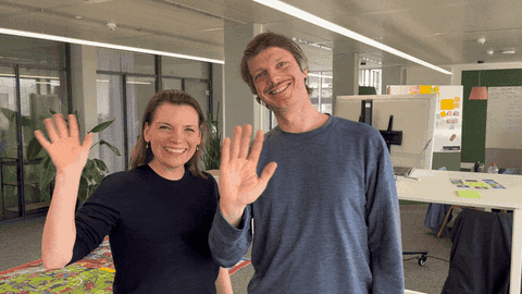 Das Team hinter der Lernjournal.app winkt dir zu